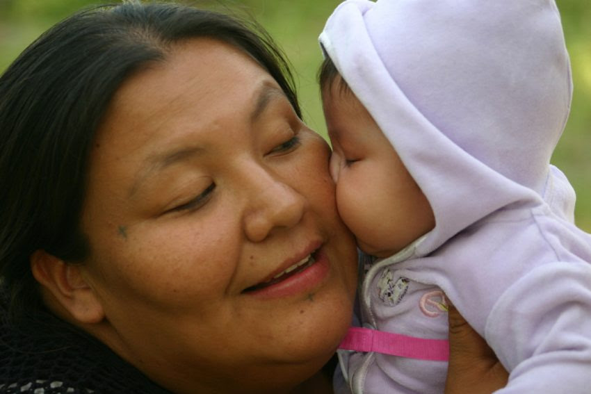 Chrissy Swain holds her daughter, Tanisha Swain, in 2006. Swain was born in 1979 but does not know if she is one of the 143 whose umbilical cord blood was tested for mercury levels as part of a Health Canada program that ran between 1978 and 1992 (DAVE SONE)