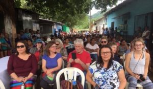 Over 300 community members in Reitoca greet the delegation.